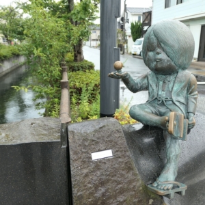 鳥取観光「水木しげるロード」が鬼太郎・妖怪尽くしで超楽しい！所要時間と雨の日の感想